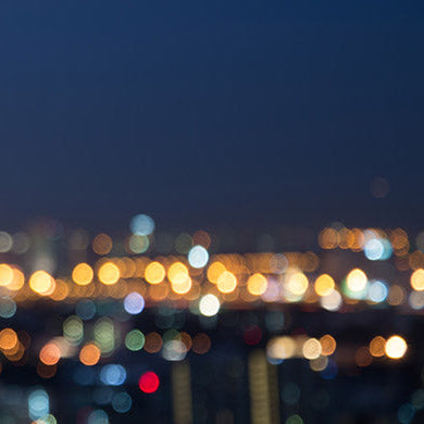 Image d'une ville la nuit illustrant le futur de Dumas Paris